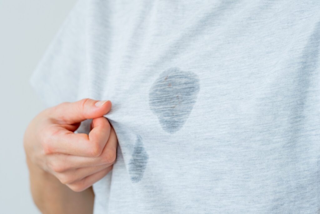 grease-stain-on-light-shirt.
