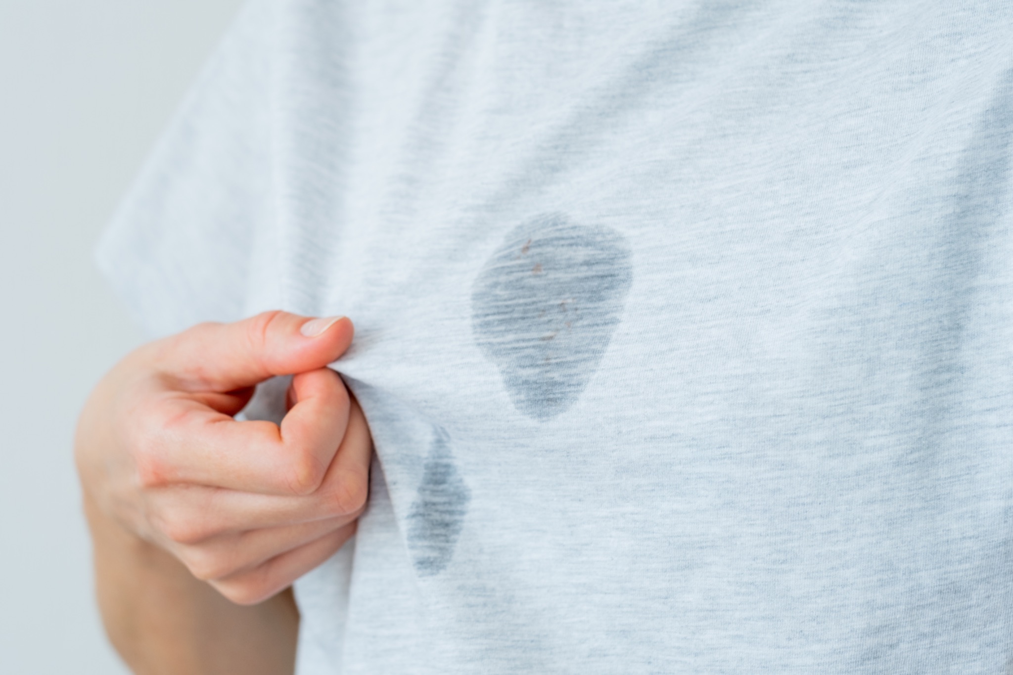 grease-stain-on-light-shirt.